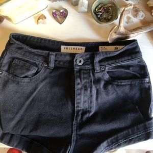 Bullhead mom shorts